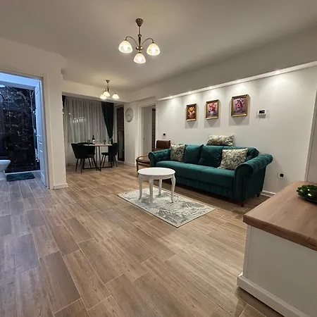 Premium Classic Style - Modern Comfort - Fantasy Park Apartment *